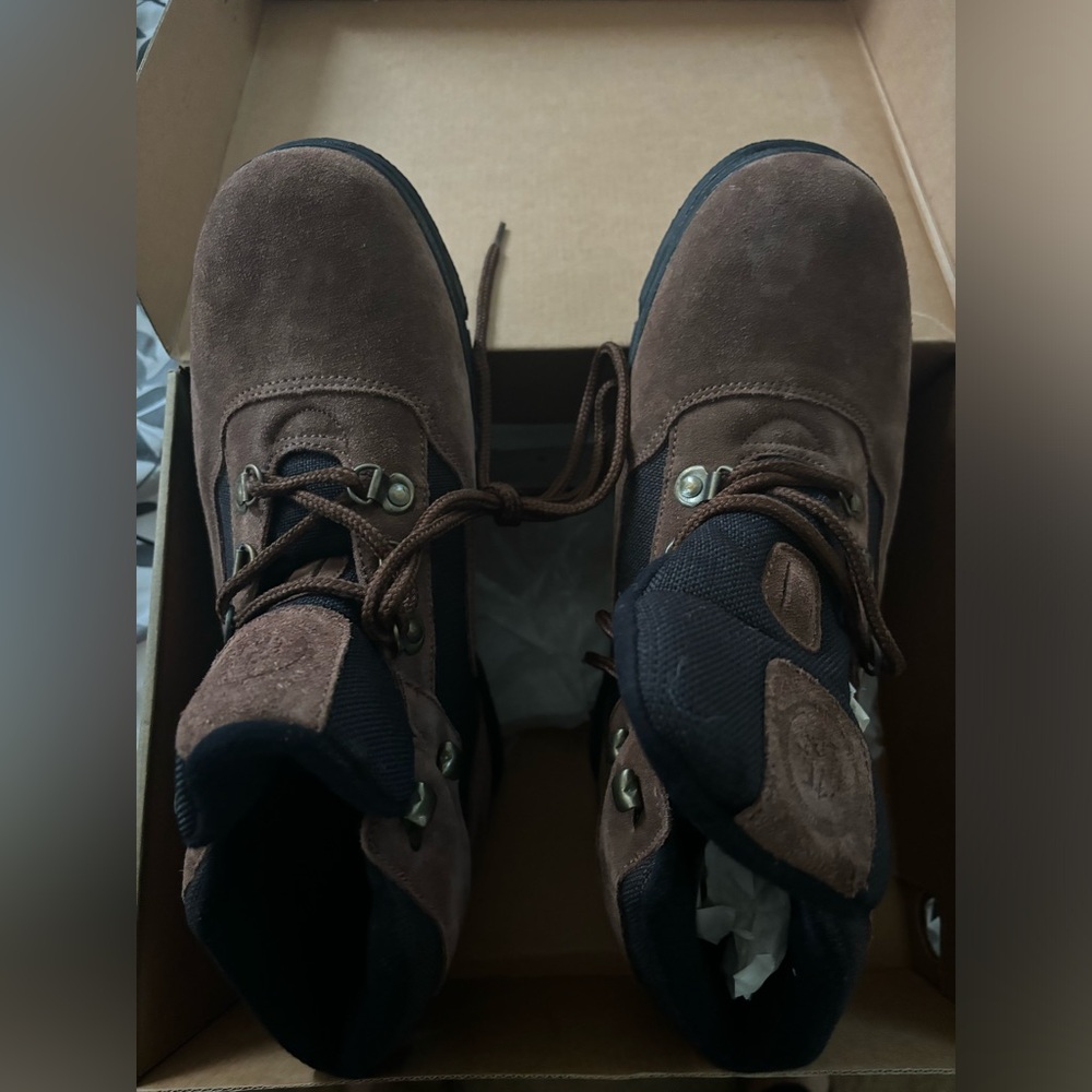 NEW men’s 10.5 hiking boots